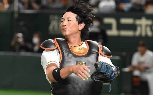 大幅減俸の巨人・小林誠司　正念場の来季は移籍年？気になる過去占いとの「符合材料」とは