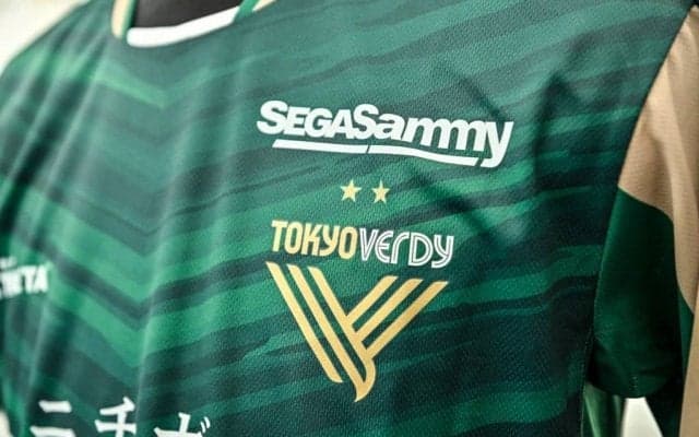 「まさか、大使も来ていたとは」昇格PO決勝で欧州の駐日大使も「かわいい応援団長」の娘と国立へ！ 懐かしすぎる帽子を着用した姿に「ガチサポやんっ」の声