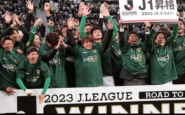 2018年PO敗退の悔しさ知る梶川諒太が16年ぶりJ1昇格に歓喜、「長い間応援し続けてくれた想いにみんなで応えられた」