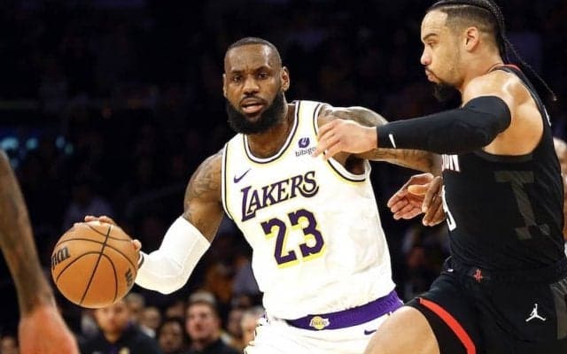 第2Qの猛攻でレイカーズがロケッツ撃破…鼻骨骨折の八村塁はベンチ入りも復帰見送り