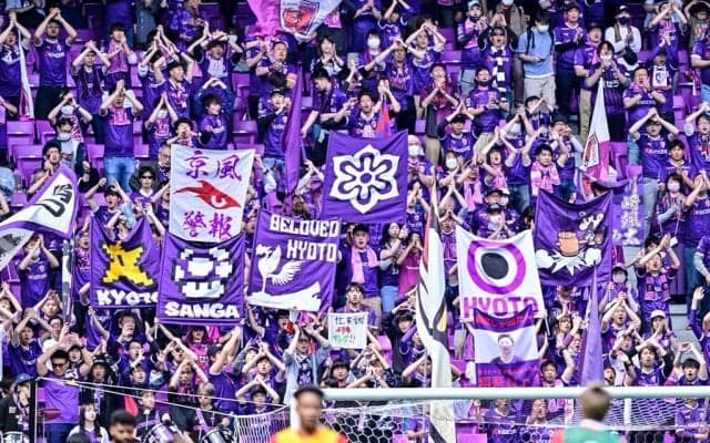 「こういうの素晴らしいよね」J1京都の粋な「選手・監督との逆転現象」に称賛広がる！「これは良い取り組みだな」「全スタジアムでやっていい」などの声が広がる