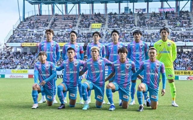 「奥様超絶美人すぎ案件」「綺麗すぎるだろ！！」J1鳥栖MF堀米勇輝のセレモニーに登場した奥様に「奥さん何者」とSNS騒然！ 300試合出場を祝福