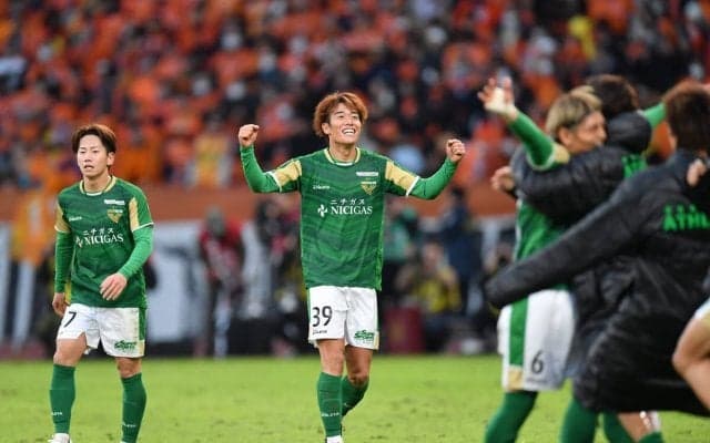 東京ヴェルディが示すJ1昇格以上の価値　J2の15年間にも「緑の勇者」は日本サッカー界に多大な貢献を果たしてきた