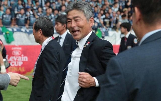 優秀監督賞は福岡の長谷部茂利監督が初受賞！ クラブ最高位の7位でフィニッシュ、得票1位は神戸の吉田孝行監督