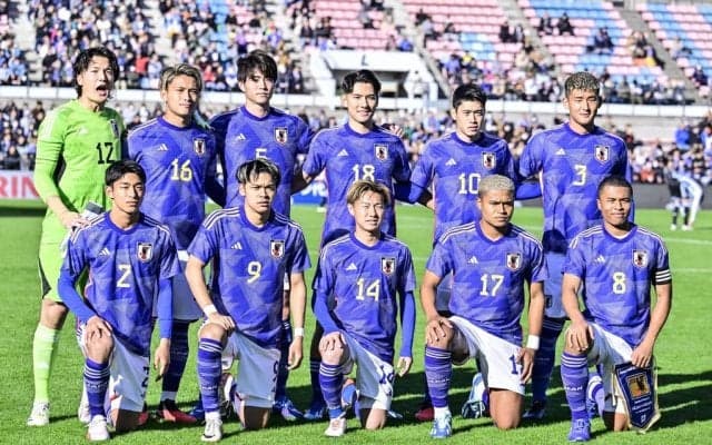 「このままデビュー出来そう」「歌声が甘すぎるのよ」FC東京の“パリ五輪世代選手”による「ピアノ弾き語り」にファン反応！ 霜降り明星・せいやらの前で披露して話題に