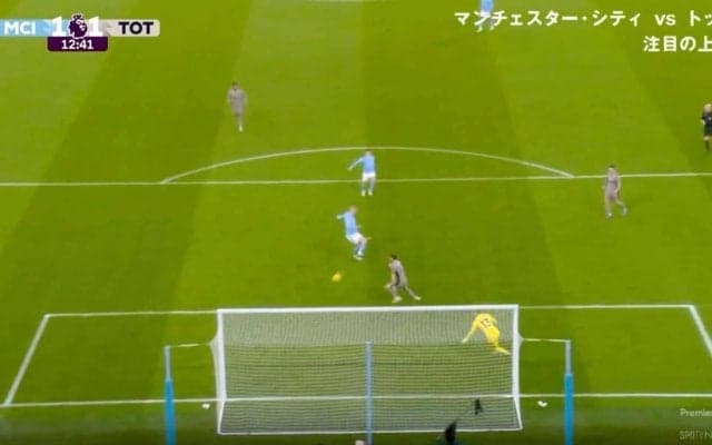 「人間に戻った」「ウソだろ…」スタジアム騒然！怪物・ハーランドが痛恨のミスを犯した瞬間　がら空きのゴールに流し込むだけの超簡単シュートを外した激レアシーン