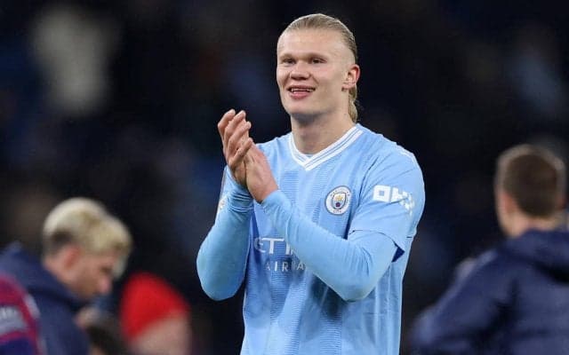 「たくさんハーランドがいる」「どれか分からなかった」今季もゴール量産のハーランドが公開した2人の妹との3ショットが話題「可愛らしい」「幸せそう」