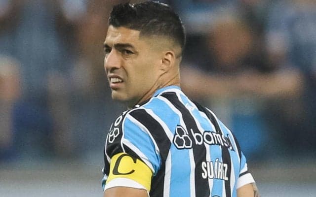 プレーはギリギリ？ 去就注目のスアレスがボロボロのヒザの状態明かす「試合の前日に薬を3錠飲み、数時間前に注射を打つ」