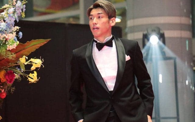 J1初制覇に導いた神戸FW大迫勇也がMVP受賞！得点王とのダブル受賞は10人目、神戸としては初【Jリーグアウォーズ】