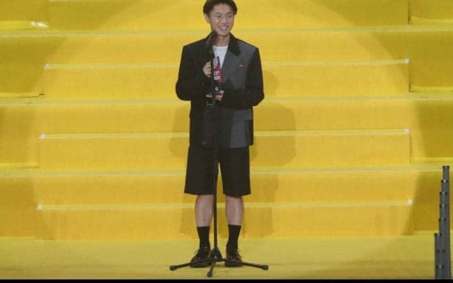 「行かないとパリやA代表に入っていけない」　ベストヤングプレーヤー賞の三戸舜介が海外挑戦を意識【Jリーグアウォーズ】