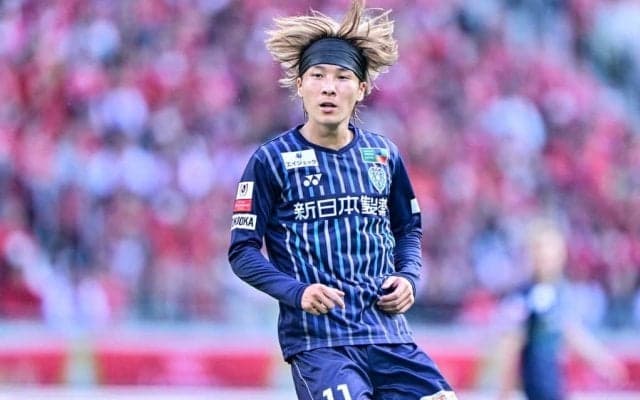 「色気!!!」「かっこよすぎやろ」福岡FW山岸祐也の “売れないホストみたいな”全身黒コーデ姿が話題！「ホストとホストクラブの門番2人にしか見えないわ笑」と盛り上がる