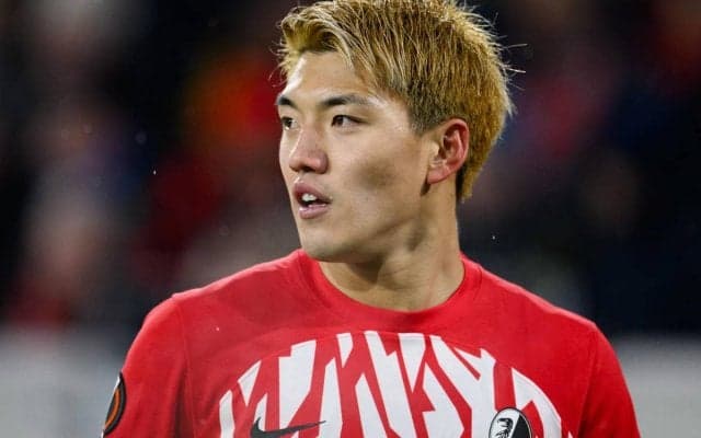 「これはヤバい」「かっこいいとかわいいが共存」堂安律の雪積もる街中でのオフショットにファンが歓喜「全てが素敵」