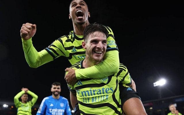 「これだからやめられない」「これは感動的」アーセナルに勝ち点3をもたらしたライスの劇的ゴールをゴール脇の視点で！ファンも熱狂