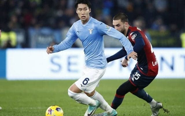 「苦戦し続けている」カップ戦に先発出場の鎌田大地、国内メディアは軒並み辛口評価　個人採点ではチーム最低点も