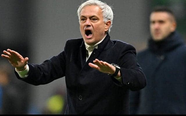 モウリーニョ、退団報道から一転ローマと契約延長か