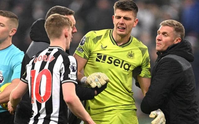 肩脱臼のニューカッスル守護神、ハウ監督が言及「手術が必要になることは間違いなく、一定期間離脱する」
