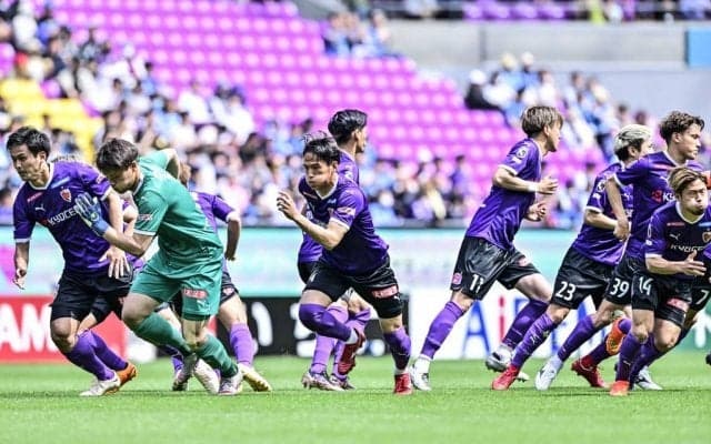 「赤色のラインかわいい!!」J1京都が来季着用する「新ユニフォーム」発表！ 京都の伝統工芸をイメージしたデザインと、赤い襟＆袖に「歴代で一番好きになりそう」の声