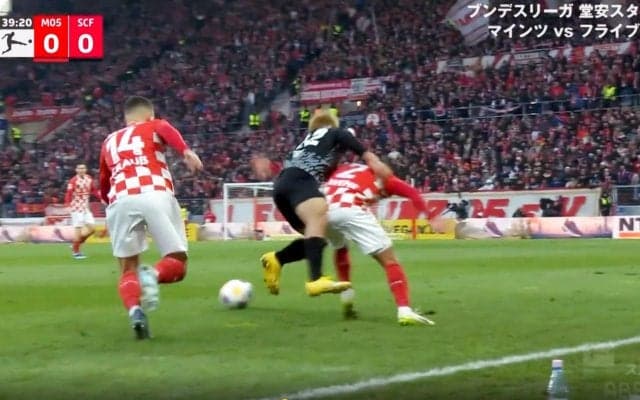 堂安律の「無双」ドリブルが発動した瞬間！「マジで上手い」股抜きに相手は思わずファウル、松井大輔が賞賛したポイントは？