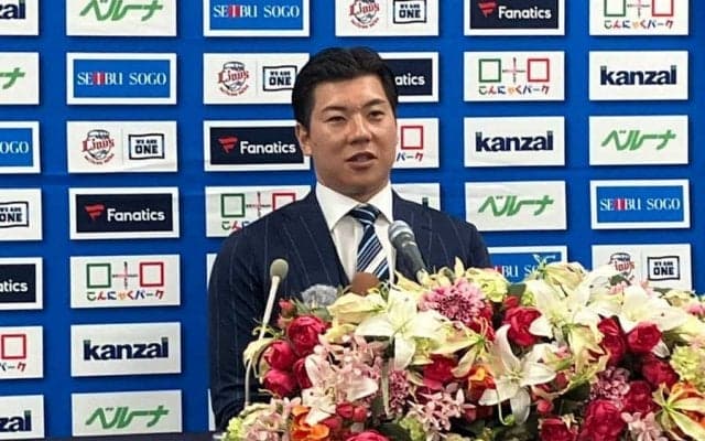 炭谷銀仁朗「ライオンズのためにプレーしたい」　6年ぶり古巣復帰で入団会見