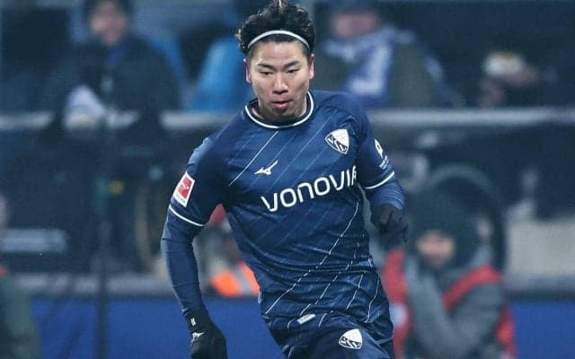 「ロナウジーニョを彷彿…」相手を完全に欺く！ボーフム浅野拓磨のノールックスルーパスに絶賛の声「うんま」「お洒落すぎる」