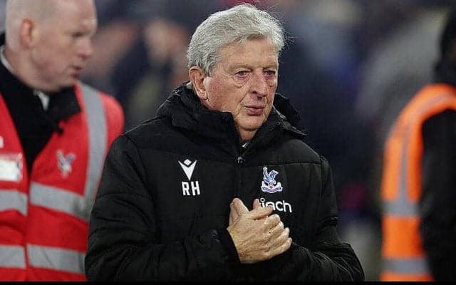 ホジソン監督が危機一髪…スタンドからの投擲物を何とか回避も警察は捜査を開始