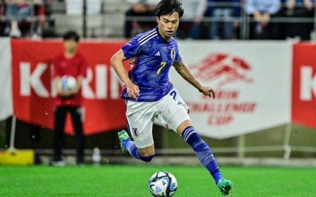 「ただの横パス」でゴールを演出する三笘薫の存在感！ 自らを囮にしたアシストに「三笘さんブランドのアシスト」「ゴール正面に近いバイタルがガラ空き」の声