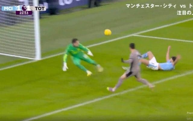 「天才かよ！」「速すぎる…」絶体絶命のピンチを阻止した完璧すぎる“神スライディング”が炸裂した瞬間　相手の動きを見抜いた世界最高レベルの守備