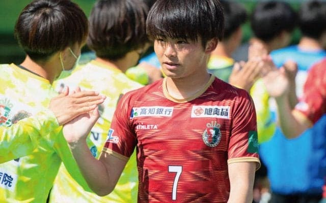 悲願のJリーグ参入へ…JFL高知の22歳アタッカー樋口叶が来季へ並々ならぬ決意「本気で結果を残しにいくので期待してください」