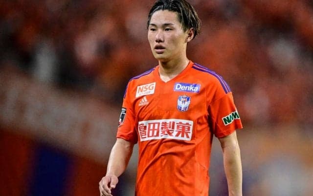 「実写版コナンＴ!! 買うしかねぇぇえ」新潟MF三戸舜介の“短パン盛装”ベストヤング賞受賞記念Tシャツがまさかの販売！「お孫(子)さんですか？とか聞かれそうw」の声