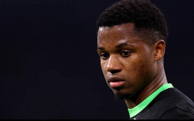 ケガに悩まされ続けるブライトンFWファティ、3カ月の離脱へ