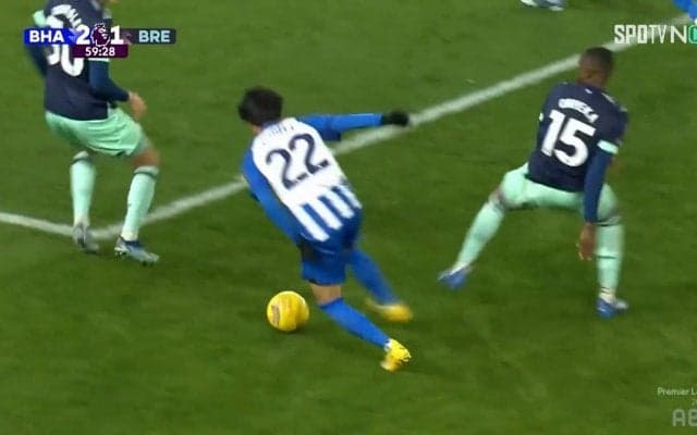 「推進力すごい！」三笘薫が相手4人の中に突っ込んでいく “7秒間”の衝撃　ビタ止めトラップからの翻弄ドリブル＆ワンツーでチャンス演出「キレが戻ってる」