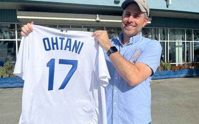 ド軍に訪れた歓喜の午後12時5分「またフェイク？」　大谷ユニ最速ゲットはLA弁護士