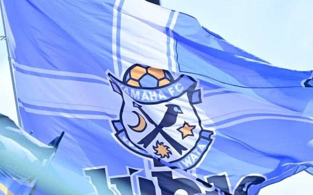 「独特でいい」「これは斬新」ジュビロ磐田が「襟が可愛い」と話題の来季の新ユニフォームを披露！ 「ジュビロも星の場所変わった」など、変更点も目立つデザイン