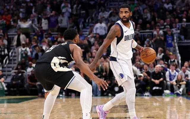 ブレイザーズ戦で味方と接触、負傷退場に至ったアービング…MRI検査で右かかとの打撲と診断