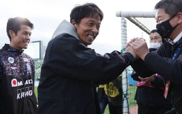 残留掴んだ湘南が山口智監督の続投を発表！「誇りを胸に戦っていきます」