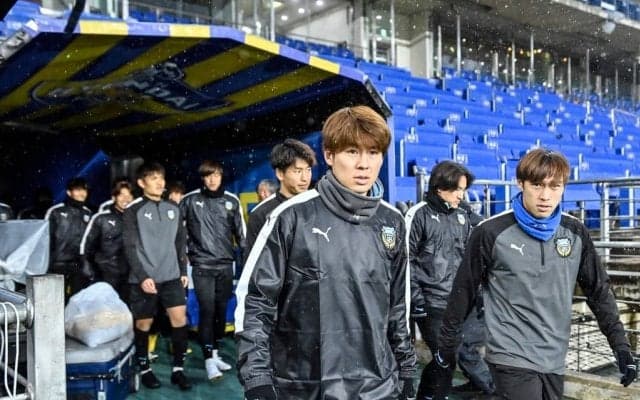 「ちょっとリアルすぎて怖いわ笑」ACLでJ1川崎が乗り込んだ韓国でのワンシーンに笑いと驚愕広がる！「なんつー出てき方よ笑」「もはや心霊写真笑」などの声が上がる