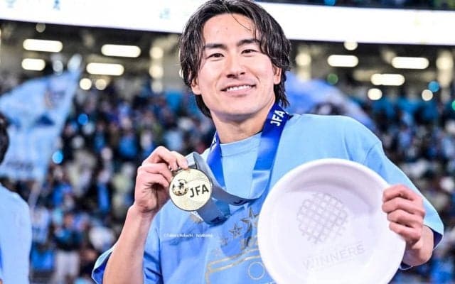 「字面で見ると全く意味がわからない」「こういうところが好き笑」川崎フロンターレ、天皇杯優勝グッズの「フロ桶」を飾る「オケース」を発売！ 「桶よりも高いケースw」と話題に