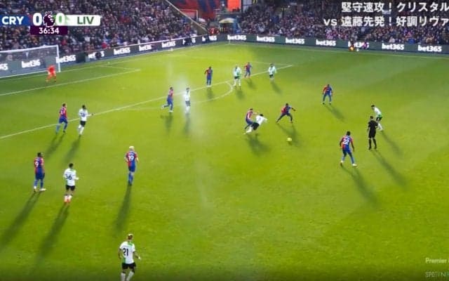 遠藤航が狙われた？激しいプレスでボールロストし、速攻食らってピンチに…「さらにマッチョにならないけないのか」ブンデス・デュエル王が苦戦した瞬間