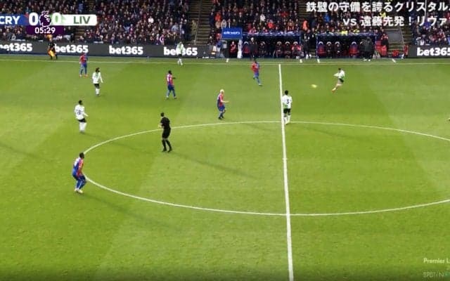 「キックでお金が取れる」リバプールDFの超絶サイドチェンジが炸裂した瞬間！驚異的な速度と精度に「マジでなんだそのパス」「うめえ」などファン大興奮