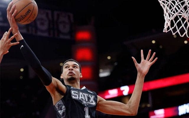 怪物ルーキー加入のスパーズが17連敗…低迷続き球団史上ワースト記録を更新