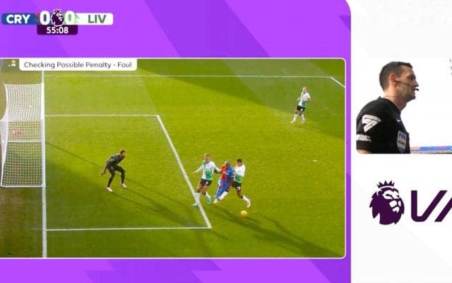 VARは“決定的瞬間”を見ていた！なんと１分50秒後の介入、リヴァプール若手CBの足蹴りが発覚→PK判定に「嘘だろ…」「まあファウルやな」など驚きの声