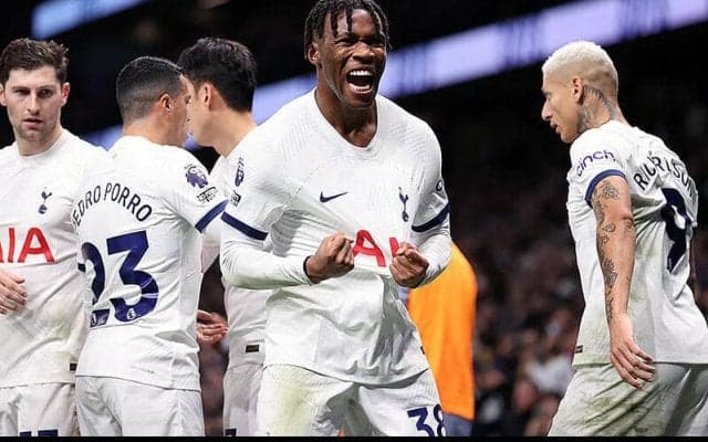 スパーズがウドジェと2030年まで契約延長！　攻守両面で重要なタスク担う変幻自在の左SB