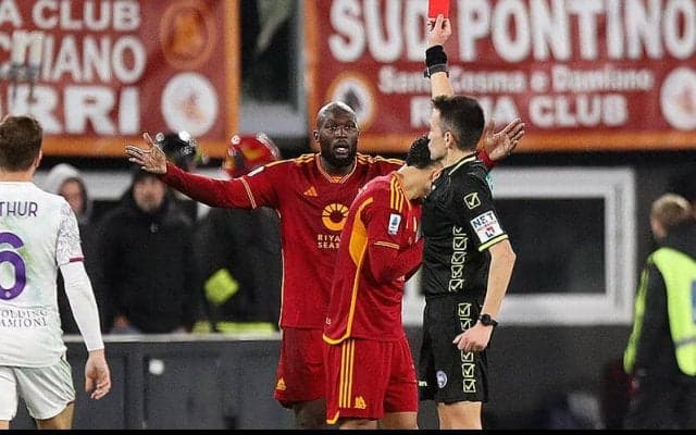 ローマに朗報！　ヴィオラ戦で一発退場ルカクは1試合停止でナポリ戦は出場可能に