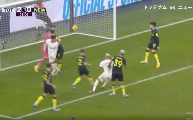 スタジアムが揺れた！「待たせやがって…」「覚醒くるか」 地獄から這い上がってき男の復活ゴール！ ブラジル代表の“悪童”リシャーリソンが待望の一撃を炸裂した瞬間