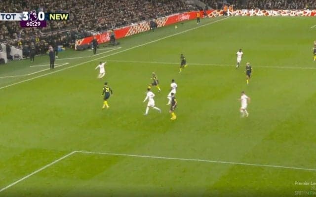 「ベッカムかよ！」「天才すぎる」試合を決めた完璧すぎるスーパーアシストが炸裂した瞬間　足元にピンポイントで届いた美しすぎる“超絶ロングフィード” 攻撃的SBへ覚醒したスペイン代表DFの高精度キック