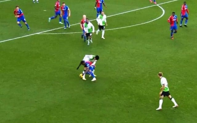 「らしいプレー出た」遠藤航が“デュエル王”ぶりを発揮した瞬間！ピンチを未然に防いだチャージに「これが仕事」「ナイスよ」など称賛の声