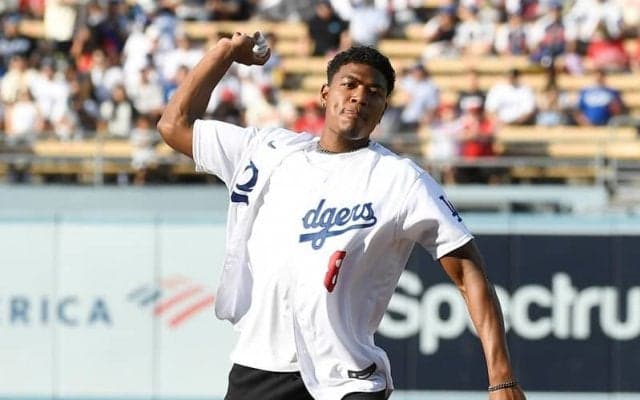 レイカーズ公式SNSが大谷翔平のドジャース移籍を祝福…八村塁とのツーショットを投稿