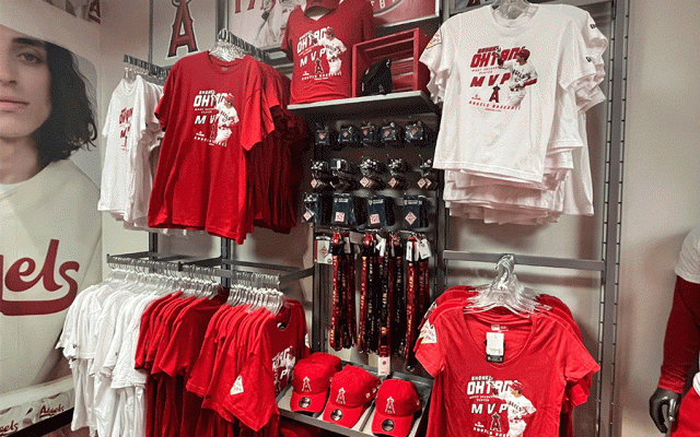 大谷翔平の退団の余波…エ軍ストアの“象徴”は「どこに行くのか」　店員も心配顔