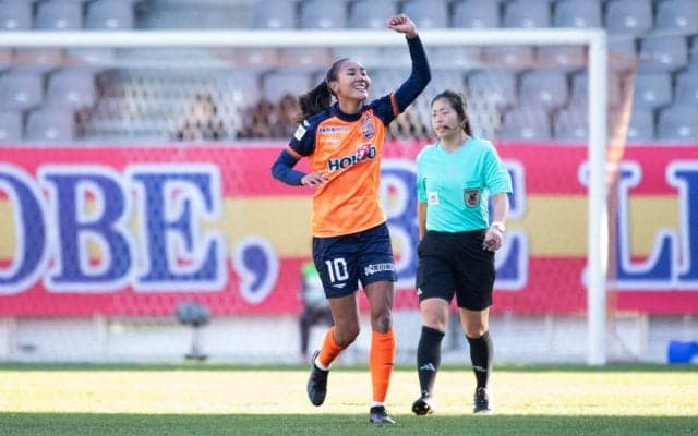 兄妹でJ&WEでのタイ国籍初ゴール！ティーラシンとタニガーンを代表公式も祝福