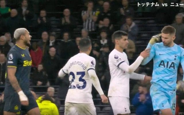 挑発行為にブチギレ！一触即発　お前、頭おかしいのか？ vs やんのか？コラ！ 危険な煽りジェスチャー→激しい罵り合いからバトル勃発であわや乱闘寸前